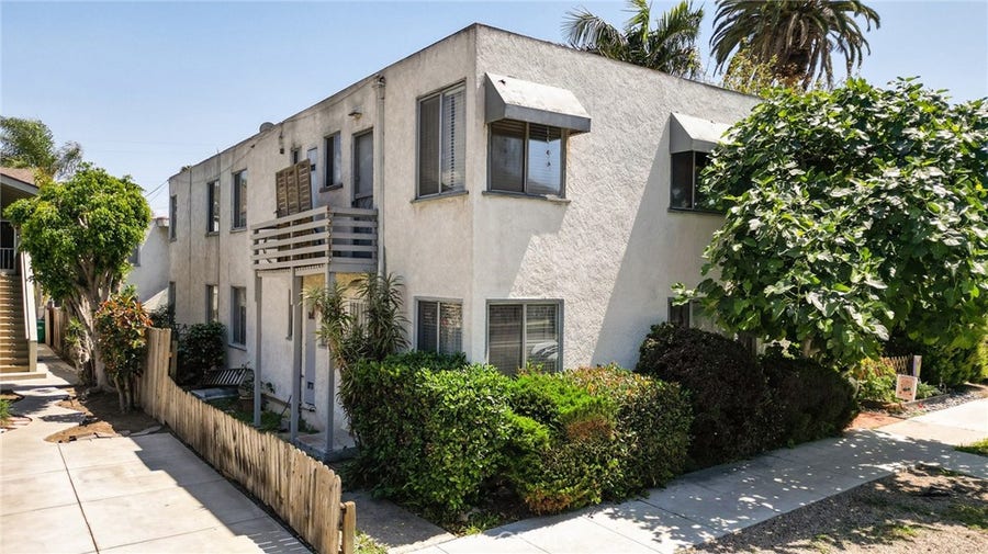 Property photo for 810 Belmont Avenue, Long Beach, CA