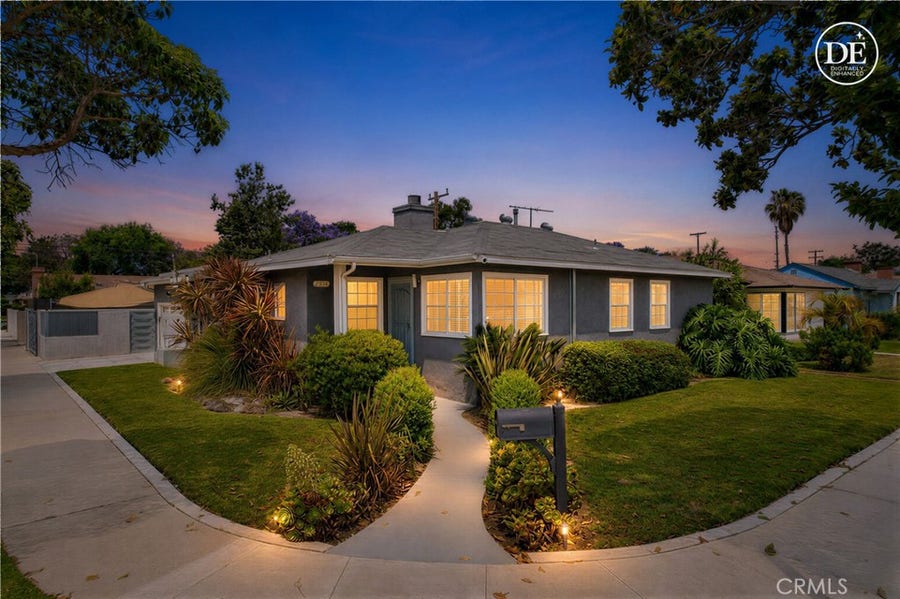 Property photo for 2905 Magnolia, Long Beach, CA