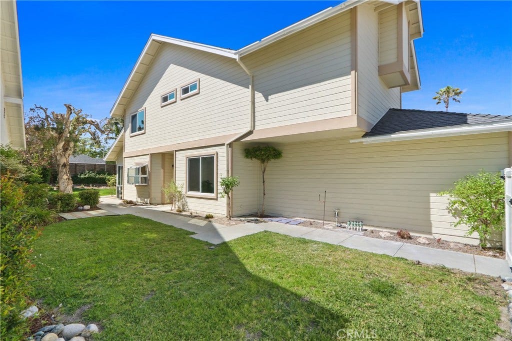 17 Rocky Creek, Laguna Hills, CA 92653 17 Rocky Creek, Laguna Hills, CA 92653