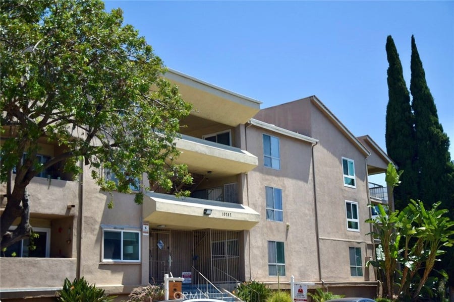 Property photo for 10757 Hortense, #304, Toluca Lake, CA
