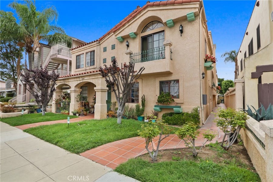Property photo for 1052 Belmont Avenue, #B, Long Beach, CA