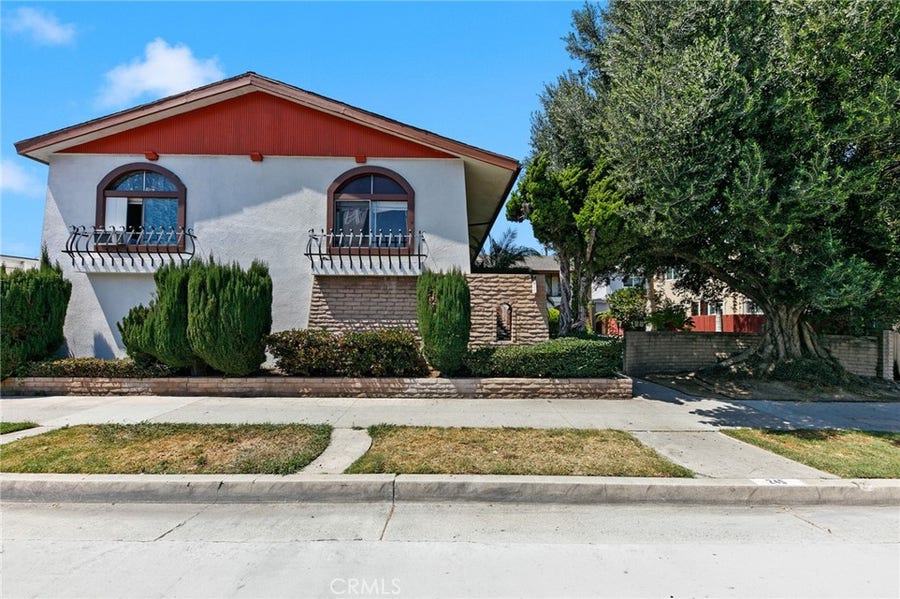 Property photo for 245 E Artesia, Long Beach, CA