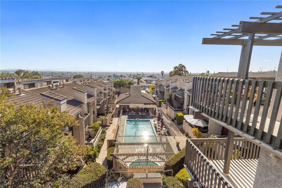 Property photo for 2298 Rose Avenue, #403, Signal Hill, CA