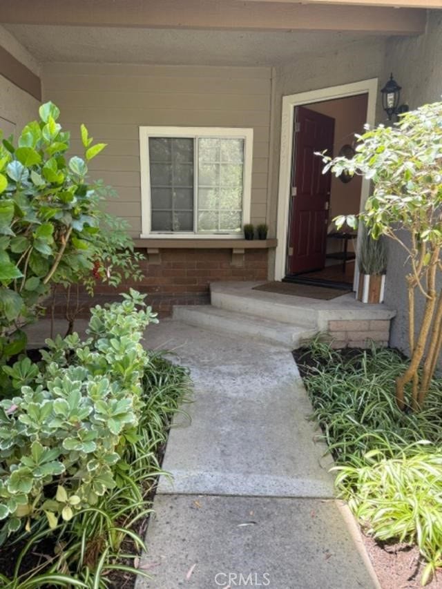 24292 Dale Drive, #193, Laguna Hills, CA 92653 Private Front Entry Walkway (Daytime)
