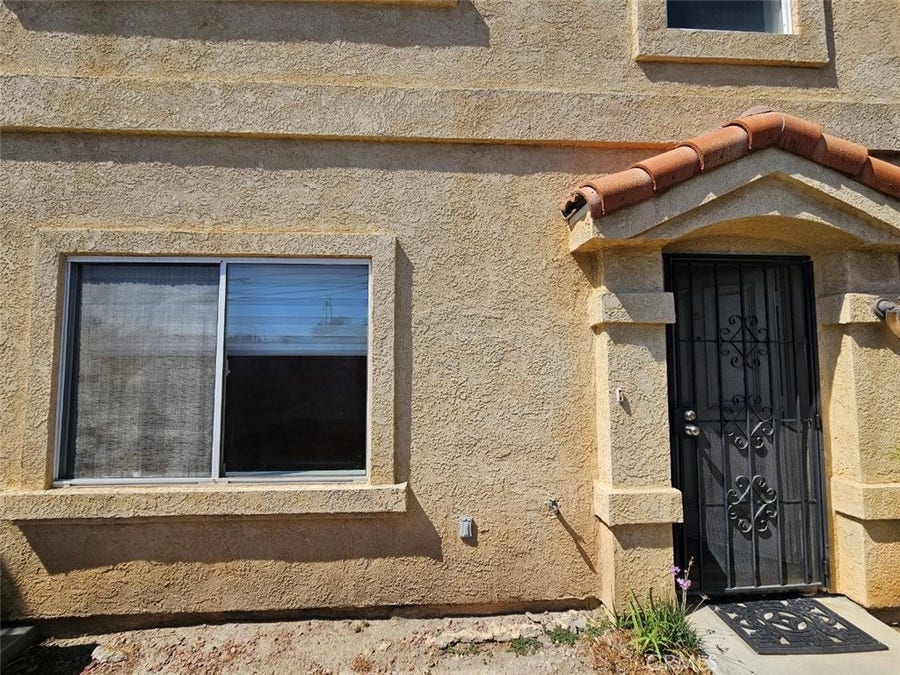 Property photo for 22027 Hawaiian Avenue, Hawaiian Gardens, CA
