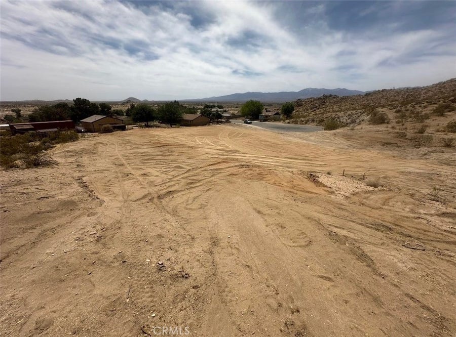 Property photo for 17707 Queensglen Avenue, Lake Los Angeles, CA