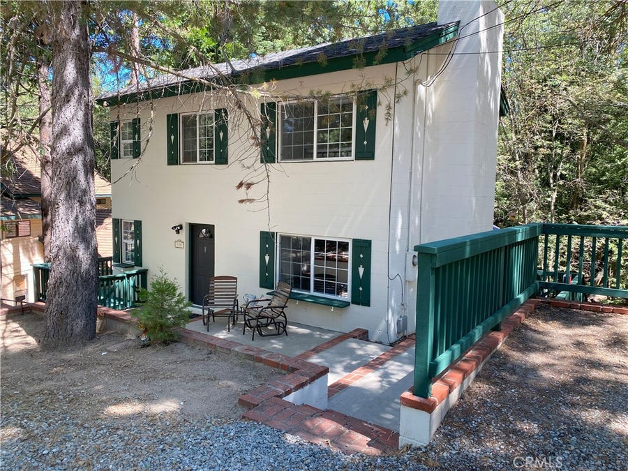 Property photo for 939 Canyon Spur, Lake Arrowhead, CA