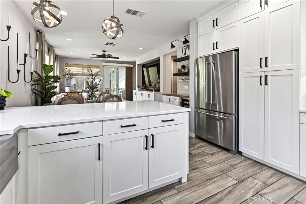 14 Marisol, Rancho Mission Viejo, CA 92694 Cabinets, Cabinets, and more Cabinets in this great kitchen!