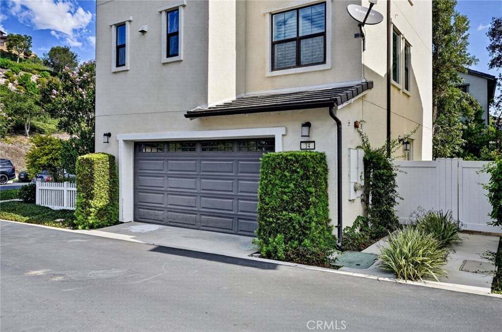 14 Marisol, Rancho Mission Viejo, CA 92694 Attached 2-car garage