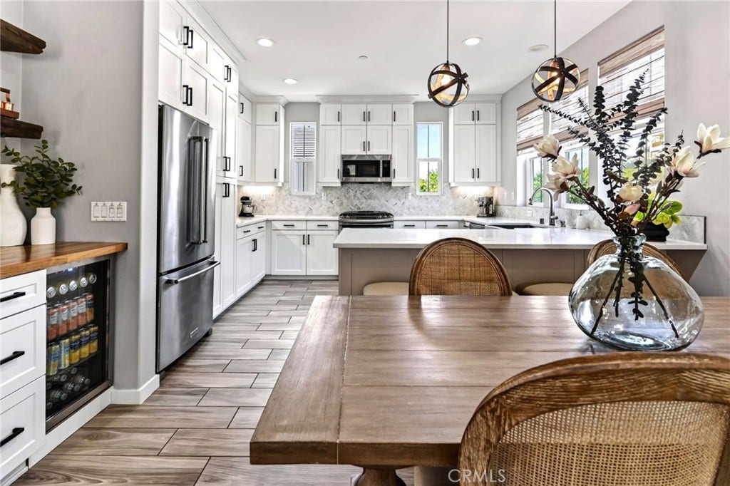 14 Marisol, Rancho Mission Viejo, CA 92694 The kitchen is for entertaining!