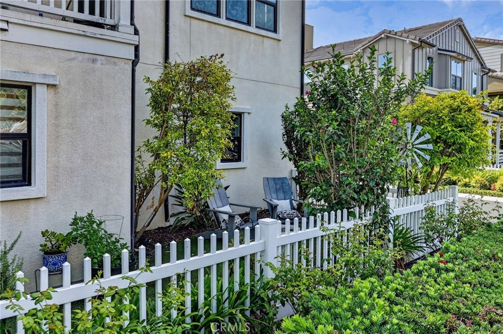 14 Marisol, Rancho Mission Viejo, CA 92694 White picket fence