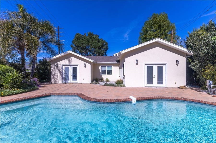 Property photo for 18816 Superior St, Northridge, CA