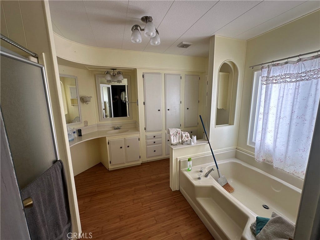 24701 Raymond, #195, Lake Forest, CA 92630 24701 Raymond, #195, Lake Forest, CA 92630