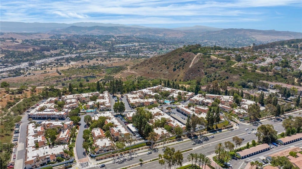 22 Aruba, Laguna Niguel, CA 92677 Nestled in a perfect location within Laguna Niguel, this property offers an exceptional blend of comfort and convenience.