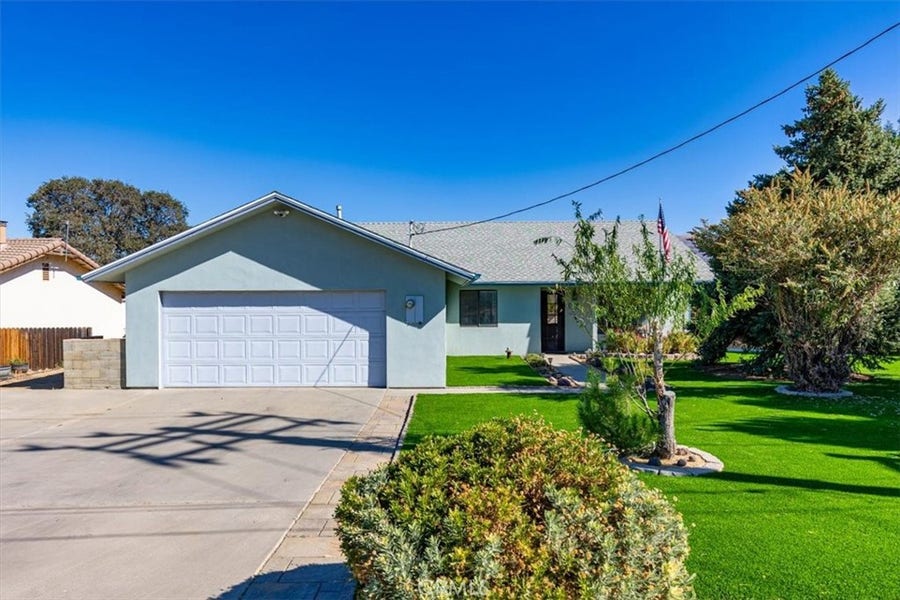 Property photo for 19613 Meadows Road, Tehachapi, CA