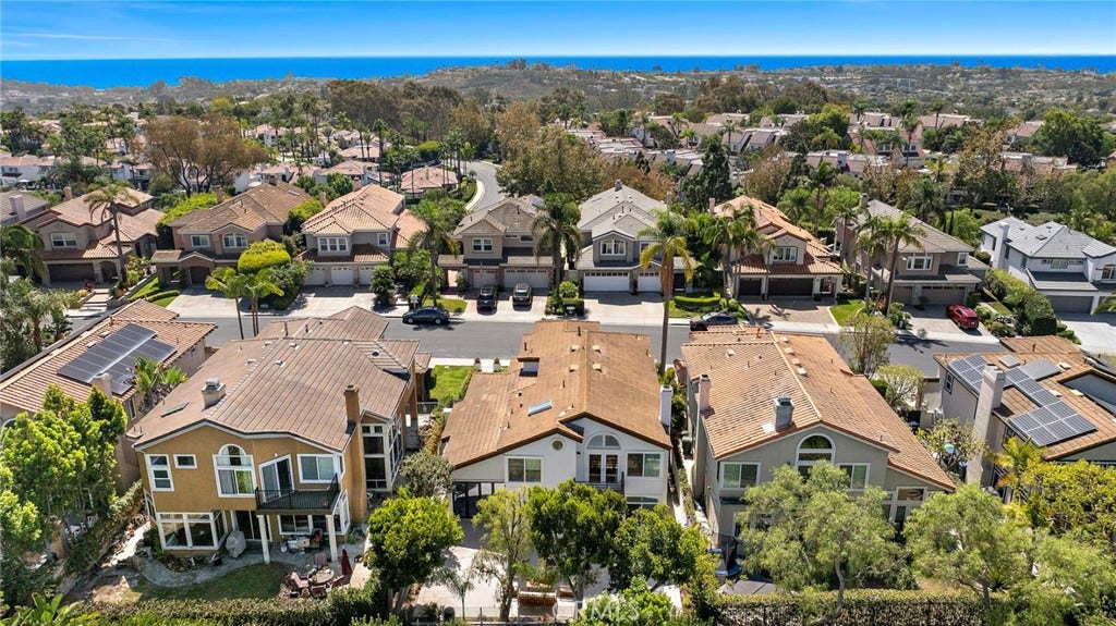 15 Glastonbury Pl, Laguna Niguel, CA 92677 15 Glastonbury Pl, Laguna Niguel, CA 92677