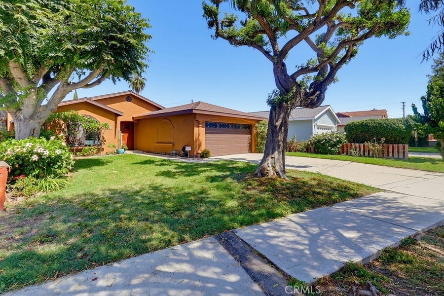 Property photo for 161 E 31st, Long Beach, CA