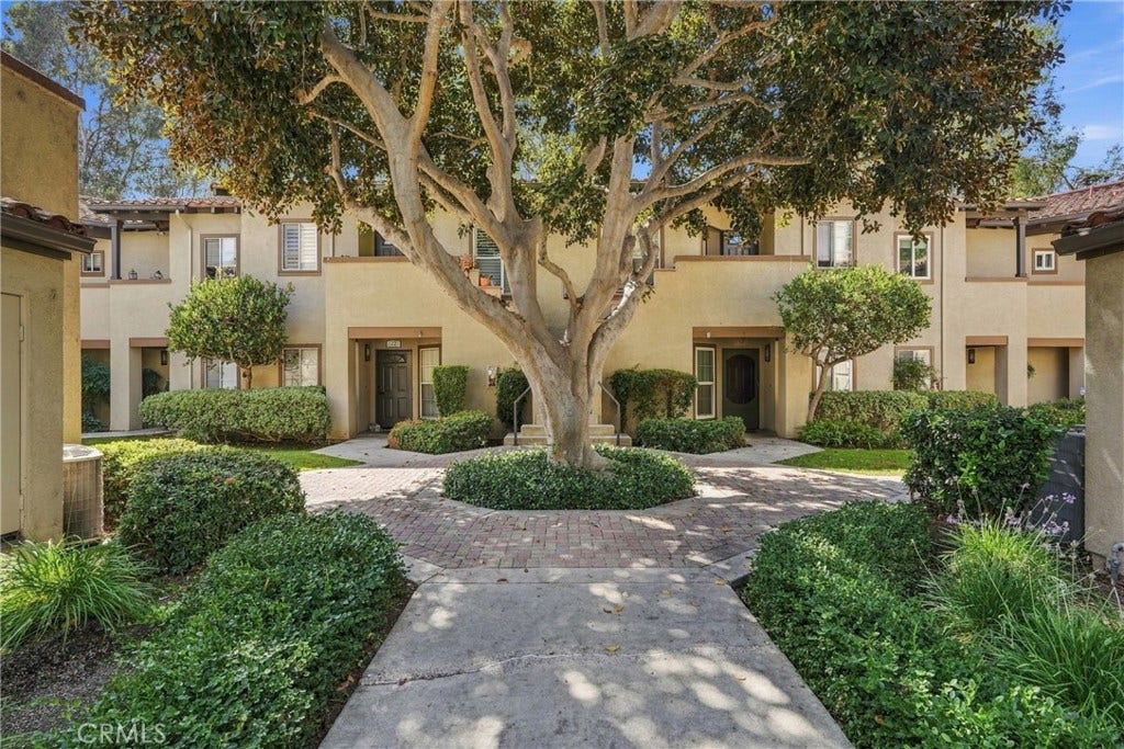 12 Via Solaz, Rancho Santa Margarita, CA 92688 12 Via Solaz, Rancho Santa Margarita, CA 92688
