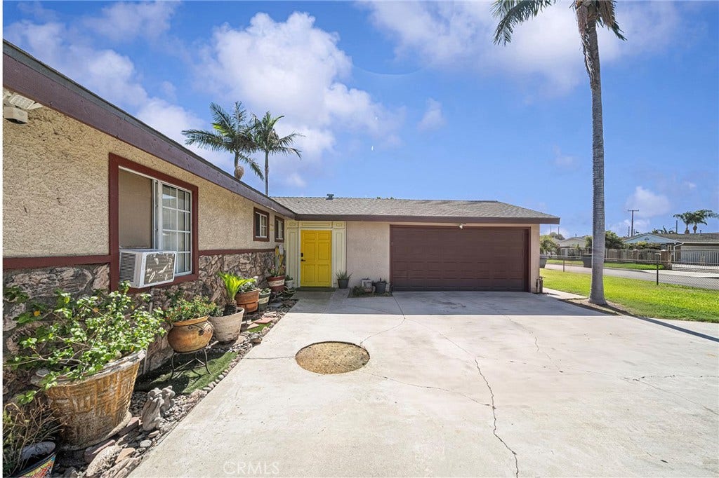 656 Sandy Hook, La Puente, CA 91744 Another look at the front...