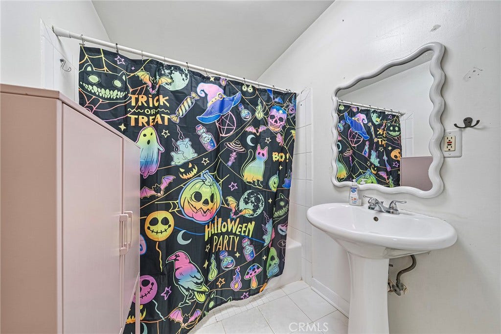 656 Sandy Hook, La Puente, CA 91744 Primary en-suite bathroom...