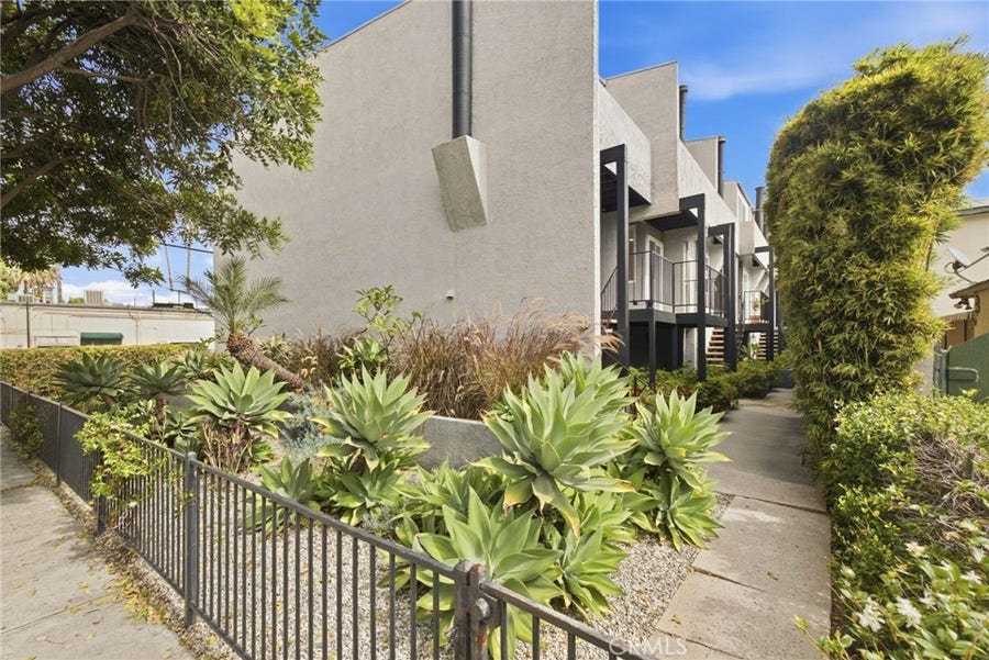 Property photo for 4018 Redwood Avenue, #B, Los Angeles, CA