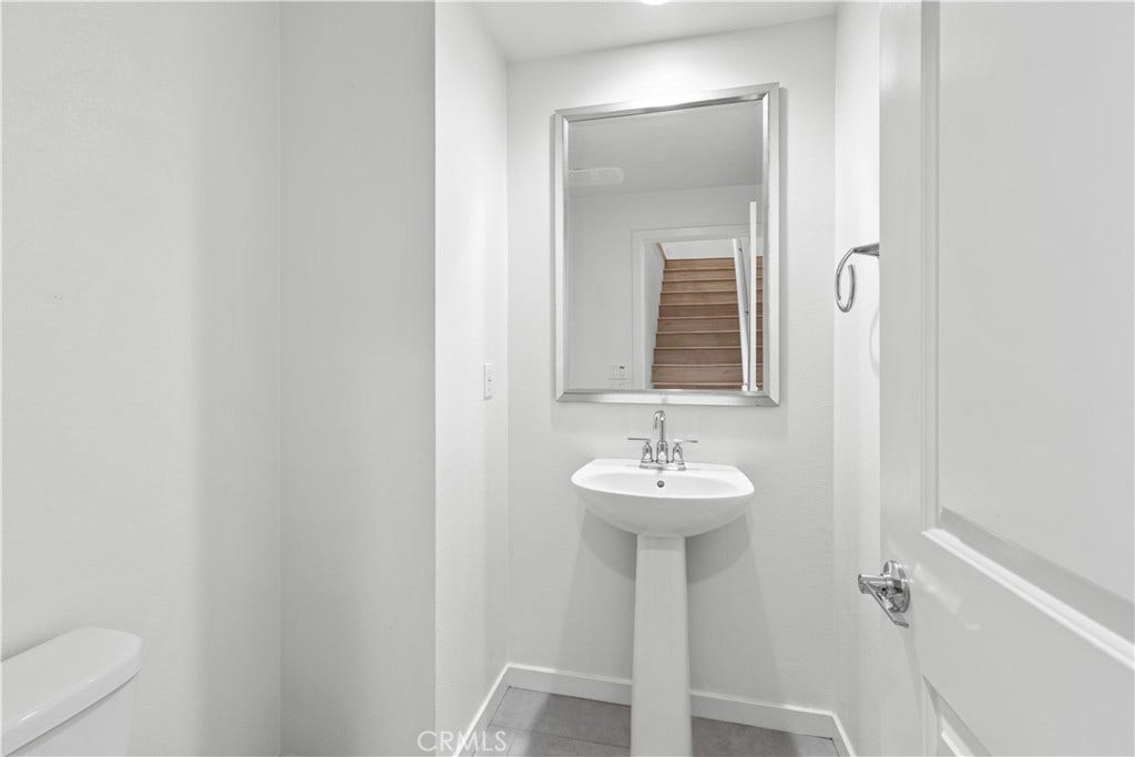 604 White Oaks, Lake Forest, CA 92610 2nd level 1/2 bath