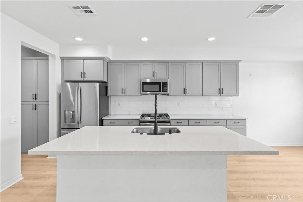 604 White Oaks, Lake Forest, CA 92610 Kitchen w/ island