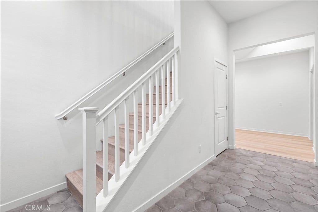 604 White Oaks, Lake Forest, CA 92610 Entry 1st level