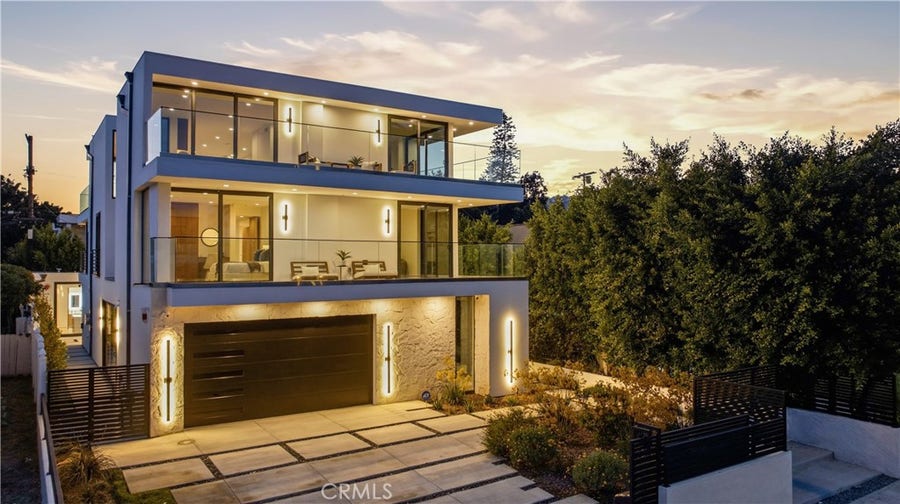 Property photo for 813 N Genesee, Los Angeles, CA