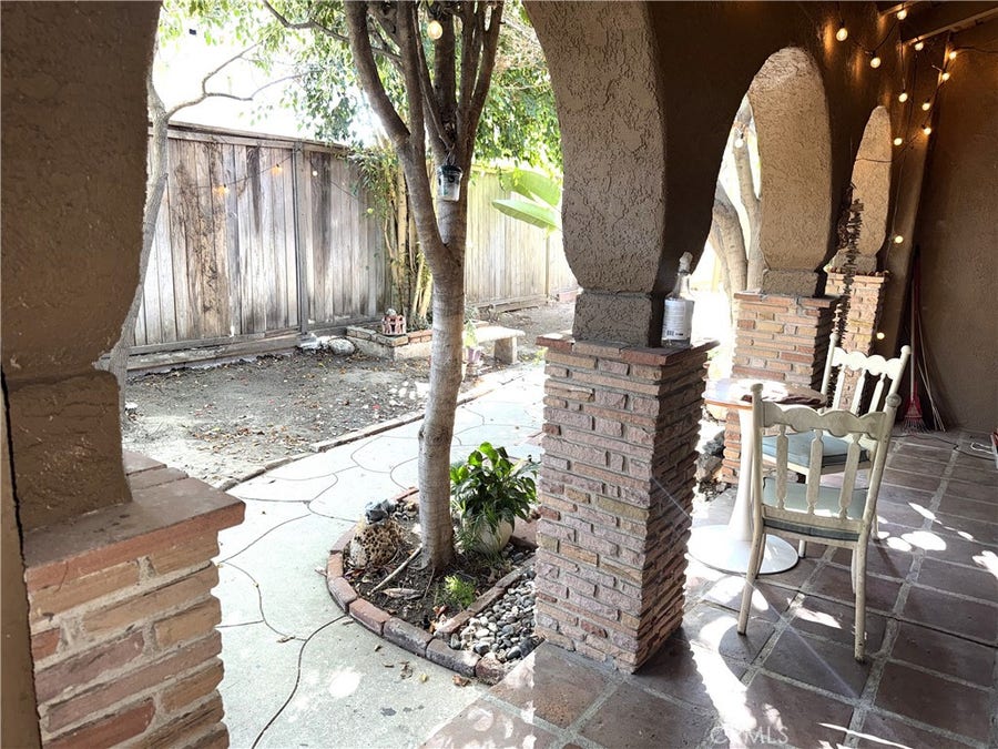 Property photo for 517 Roswell Avenue, Long Beach, CA