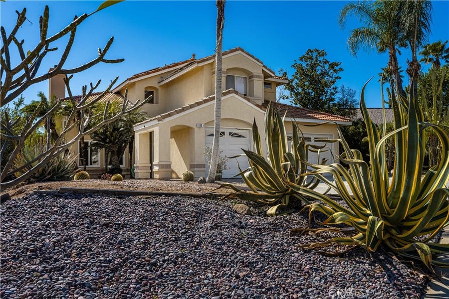 Property photo for 690 Canterbury Circle, Corona, CA