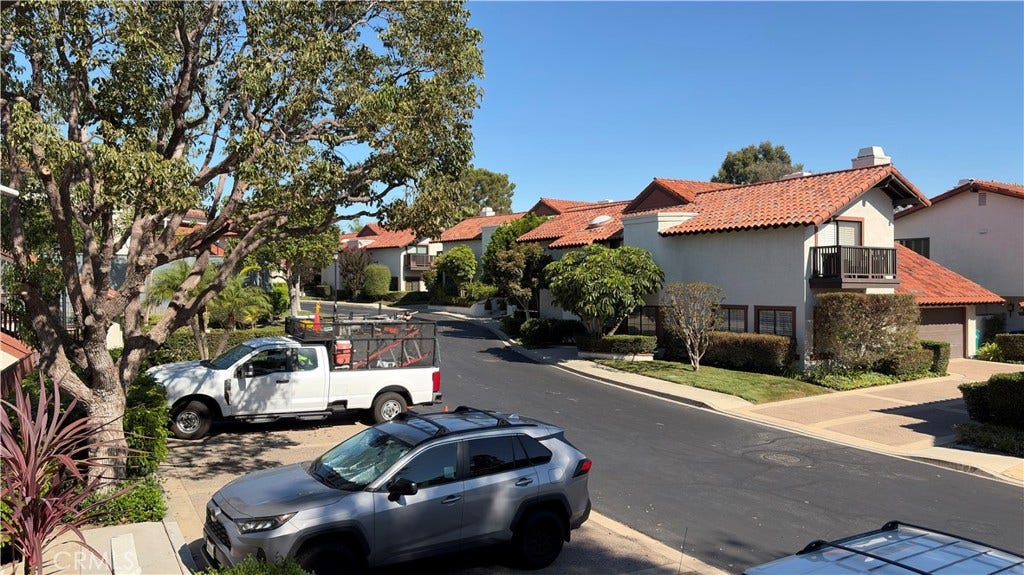 6358 Riviera Circle, Long Beach, CA 90815 Grounds & Parking