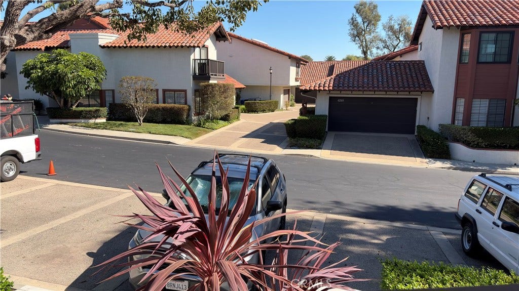 6358 Riviera Circle, Long Beach, CA 90815 Parking