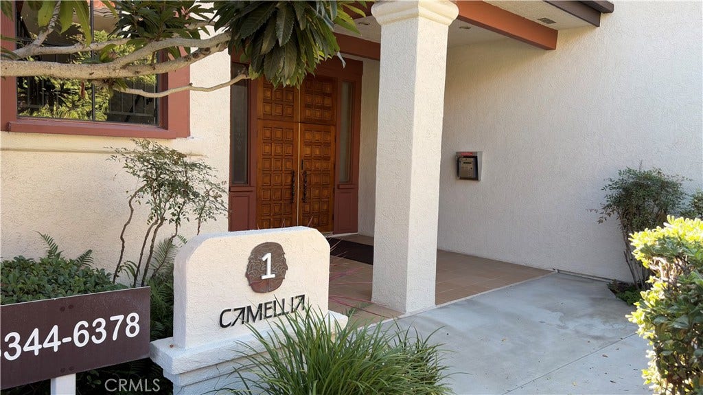 6358 Riviera Circle, Long Beach, CA 90815 Front of Building