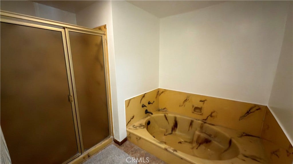6358 Riviera Circle, Long Beach, CA 90815 Tub in Master