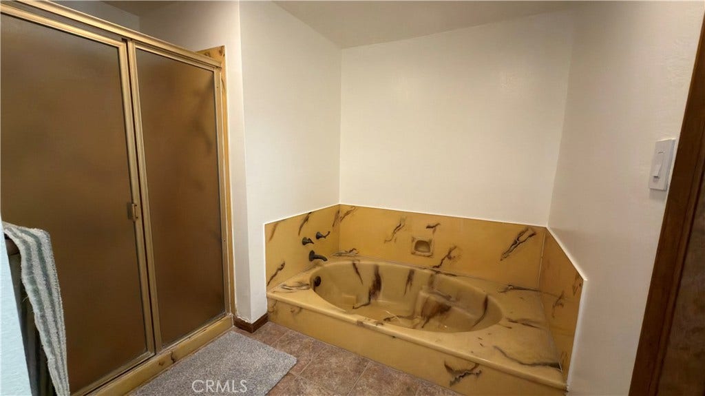 6358 Riviera Circle, Long Beach, CA 90815 Tub in Master