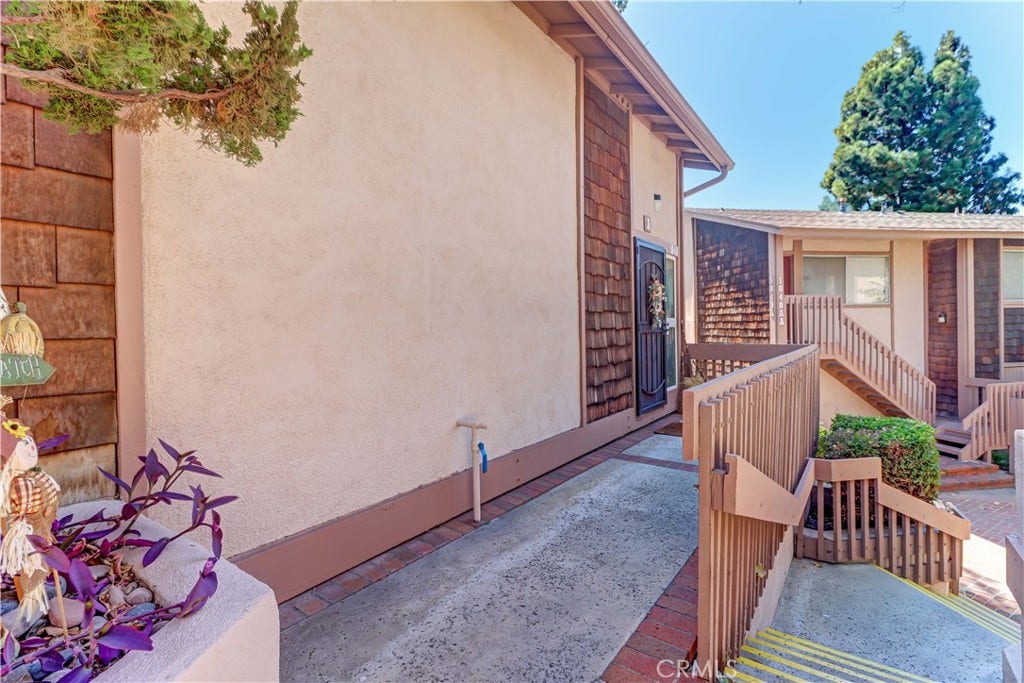 1048 Cabrillo Park Drive, #A, Santa Ana, CA 92701