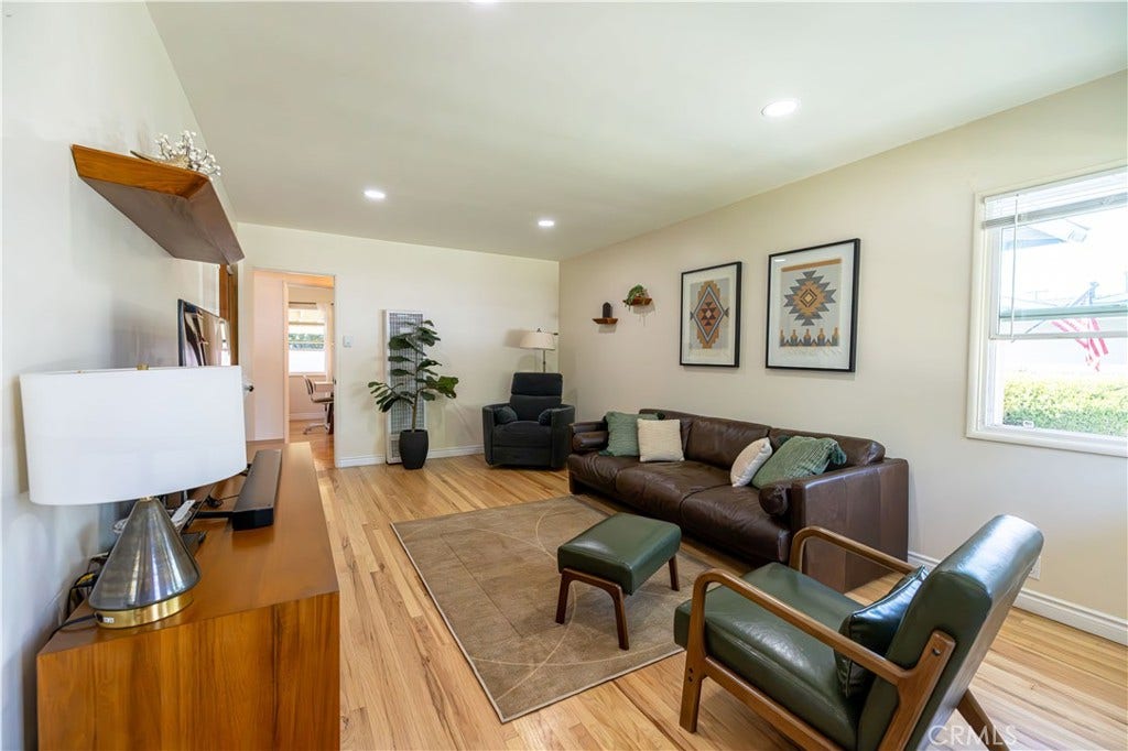 415 S Devon, Orange, CA 92868 Living room
