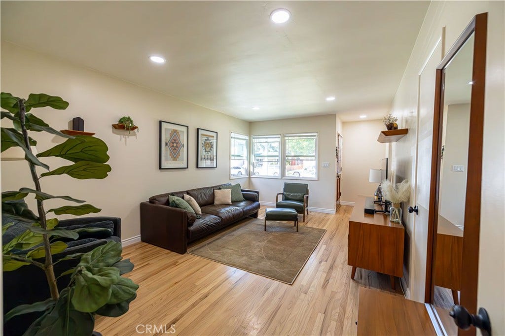 415 S Devon, Orange, CA 92868 Living room