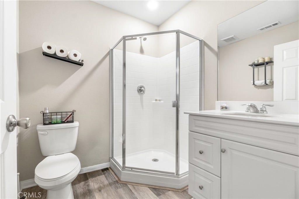 Guest bathroom #1