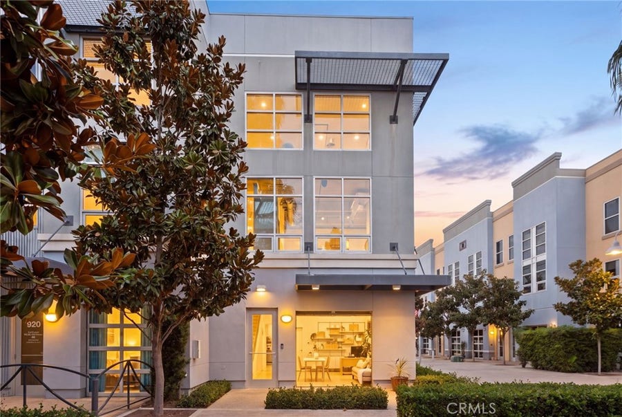 Property photo for 918 E Civic Center, Santa Ana, CA