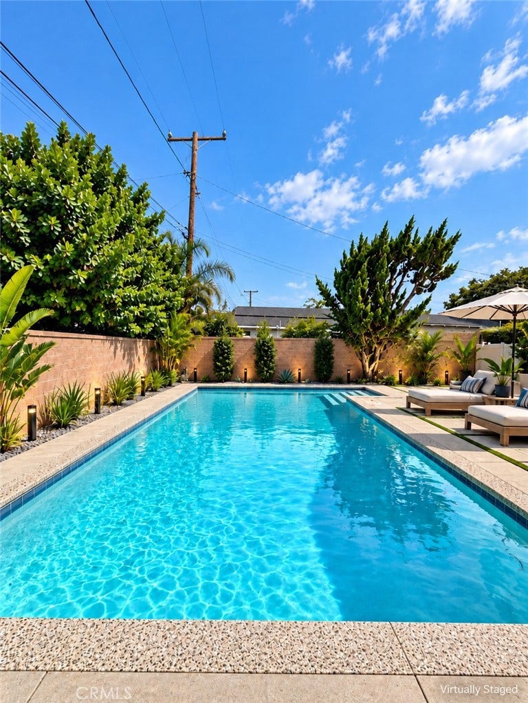 Large Pool - Landscape V Stage