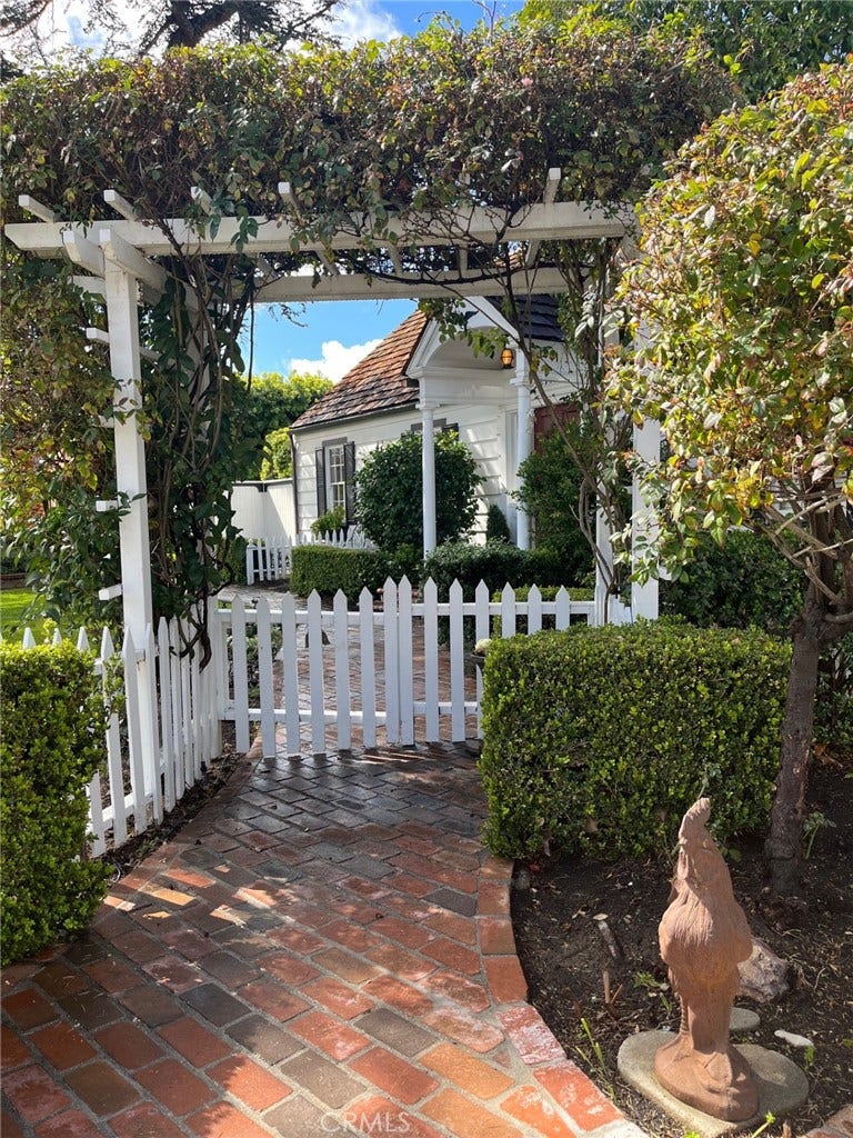 2110 N Ross, Santa Ana, CA 92706 2110 N Ross, Santa Ana, CA 92706