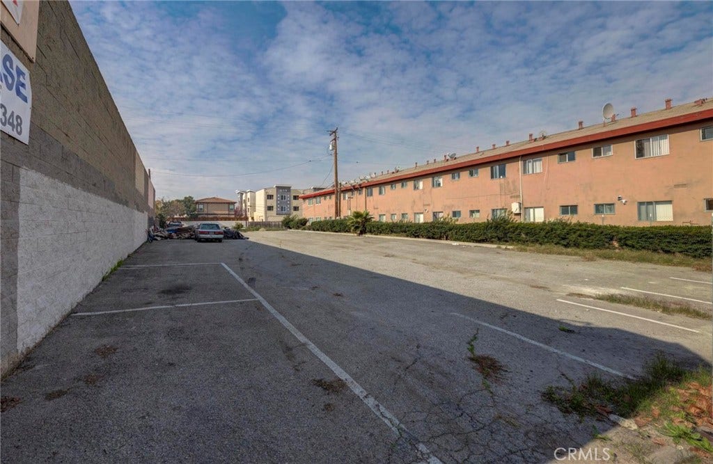 15329 Hawthorne Boulevard, Lawndale, CA 90260