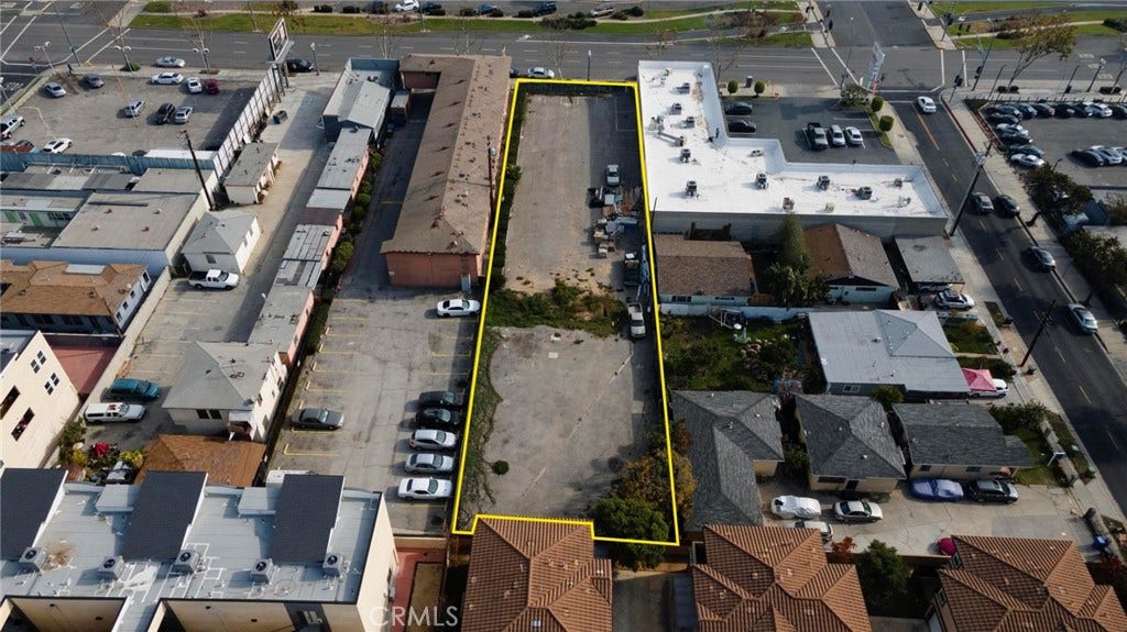 15329 Hawthorne Boulevard, Lawndale, CA 90260
