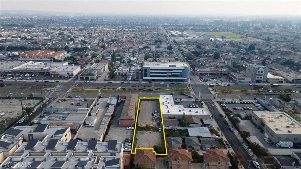 15329 Hawthorne Boulevard, Lawndale, CA 90260