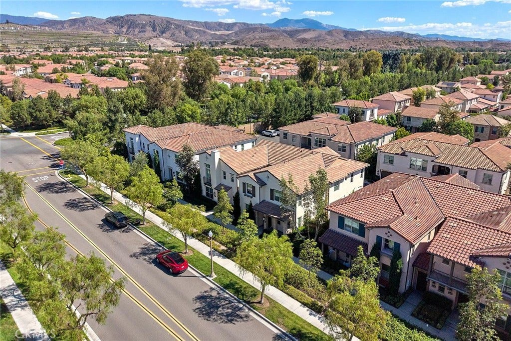 112 Parkwood, Irvine, CA 92620 112 Parkwood, Irvine, CA 92620