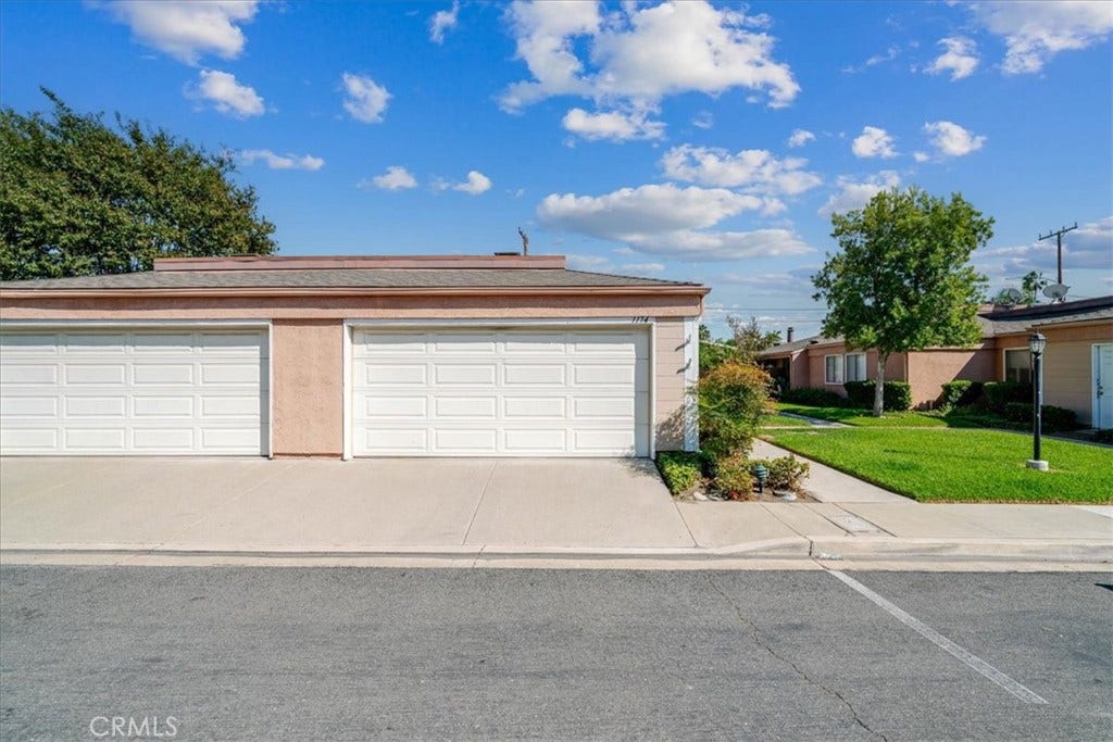 Attached 2 car garage