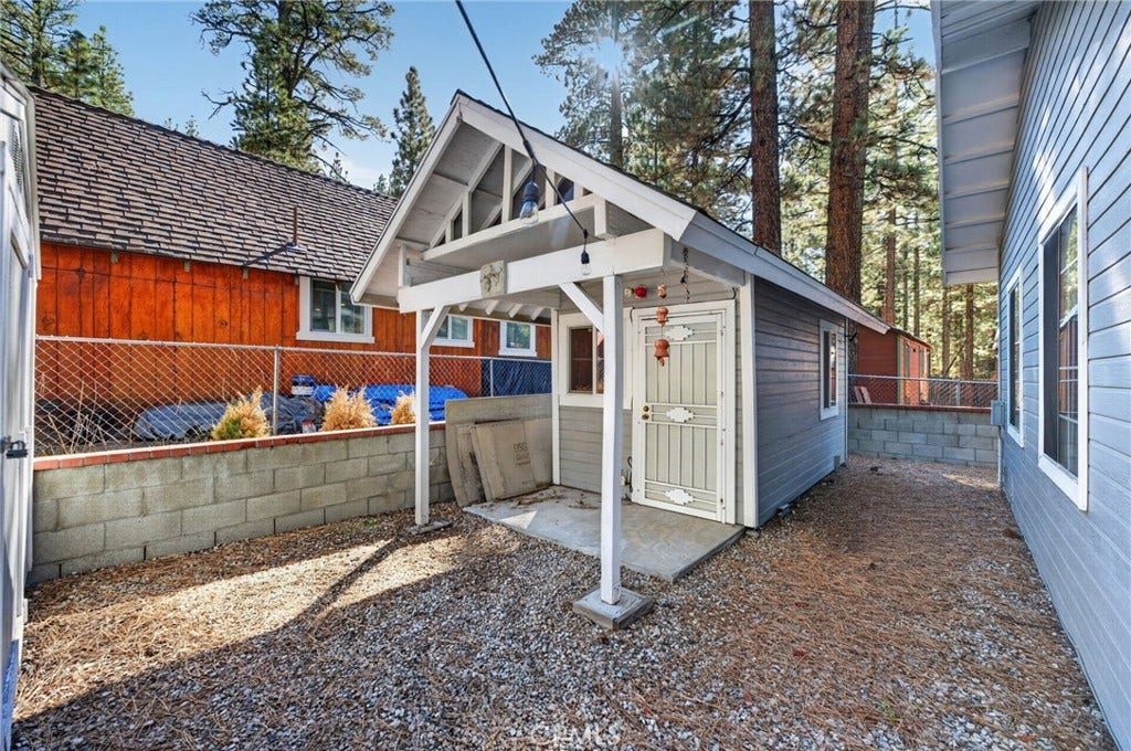 518 W Aeroplane, Big Bear City, CA 92314 518 W Aeroplane, Big Bear City, CA 92314