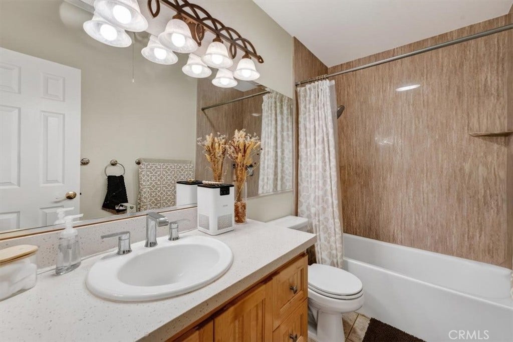 660 S Glassell, #12, Orange, CA 92866 660 S Glassell, #12, Orange, CA 92866